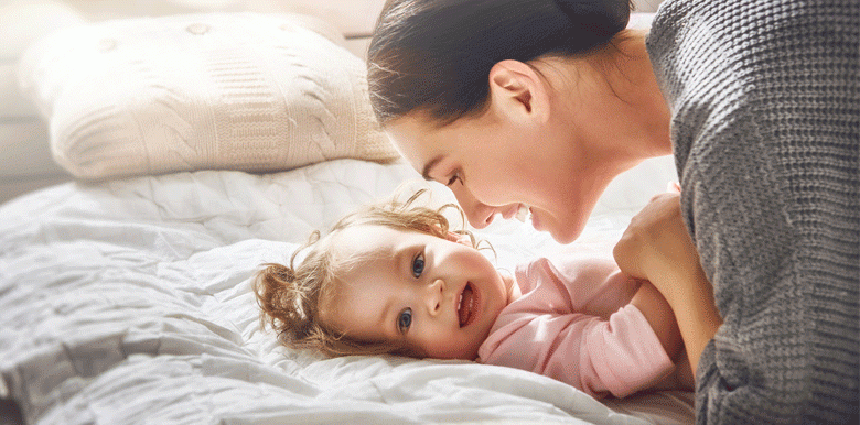7 minutes de câlins par jour à ses enfants les aident à aller bien mieux !