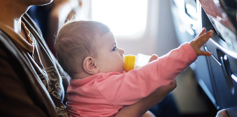 Voyager Avec Bebe Mon Sac D Avion La Boite Rose