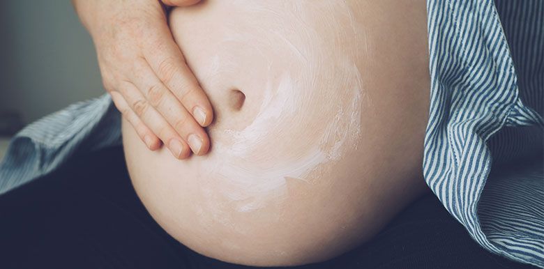 Éviter les vergetures durant la grossesse : est-ce vraiment possible ?