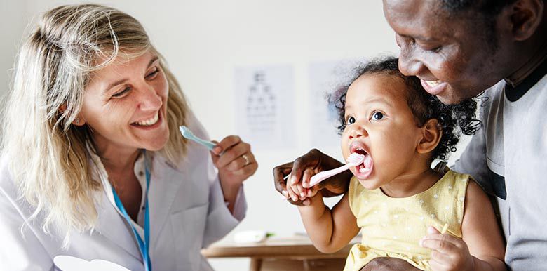 détartrer dents de lait enfant détartrage hygiène dentiste