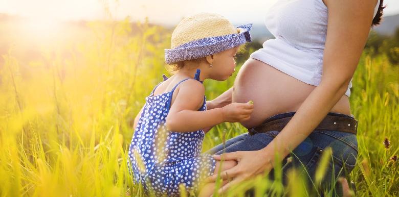 Départ à la maternité : comment gérer la séparation avec l’aîné ?